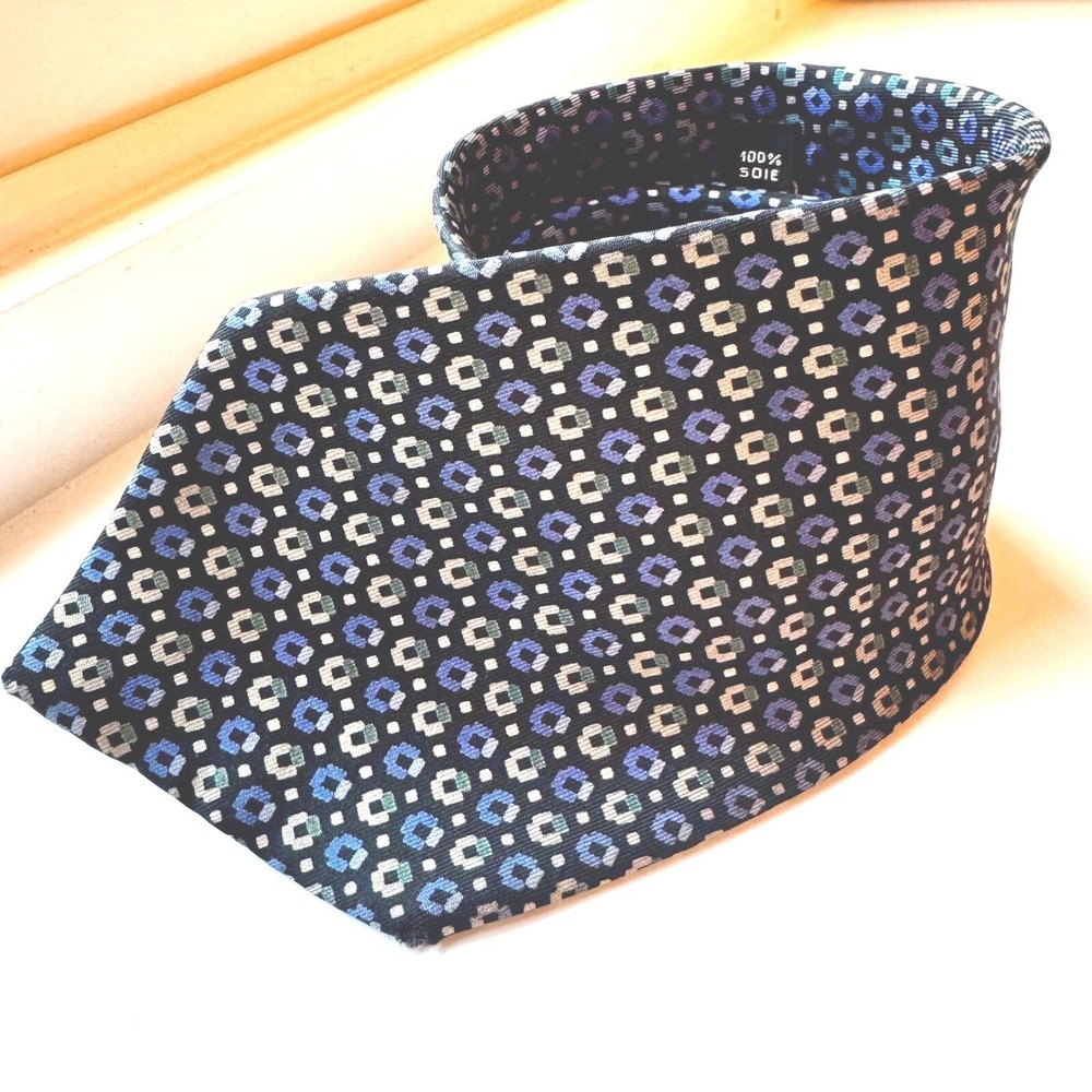 Hermes Silk Tie Paris Blue Geometric Pattern Ombré. Style / production: 656 OA.